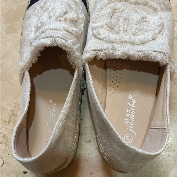 Elegant Cream and Black Espadrilles - Picture 6 of 6